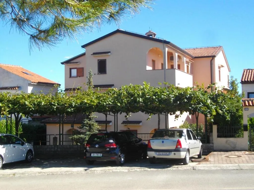 Studio Apartment In Porec With Balcony, Air Conditioning, Wi-Fi