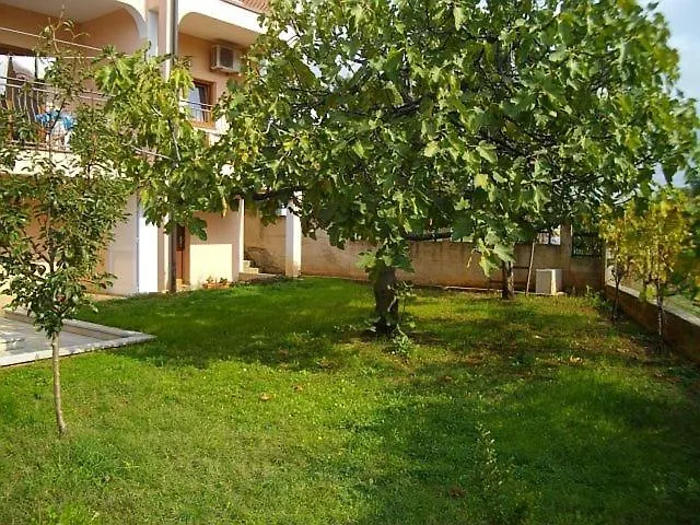 Studio Apartment In Porec With Balcony, Air Conditioning, Wi-Fi