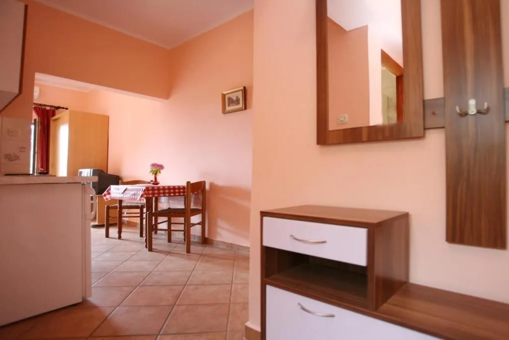 Studio Apartment In Porec With Balcony, Air Conditioning, Wi-Fi Chorwacja