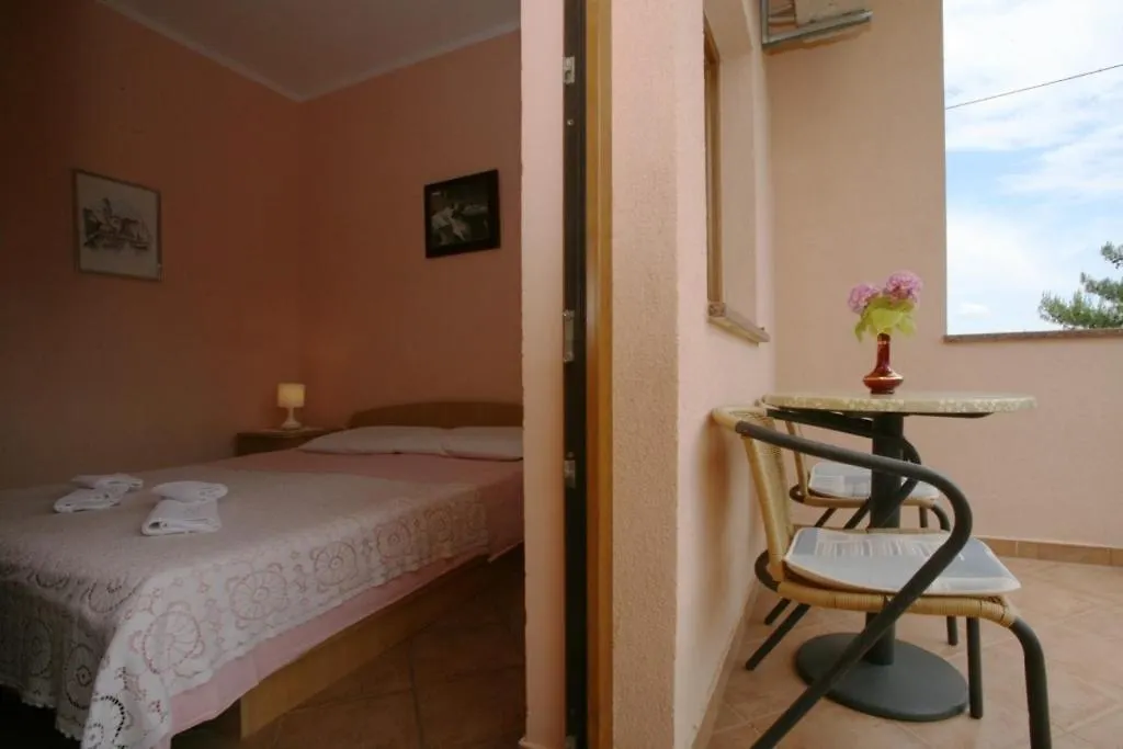 Studio Apartment In Porec With Balcony, Air Conditioning, Wi-Fi